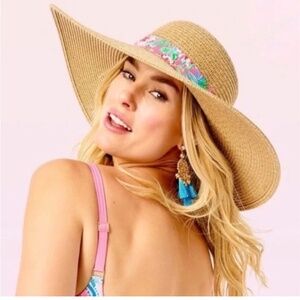 Lilly Pulitzer Beach Hat Journey To The Jungle NWT & Lilly soft crossbody bundle